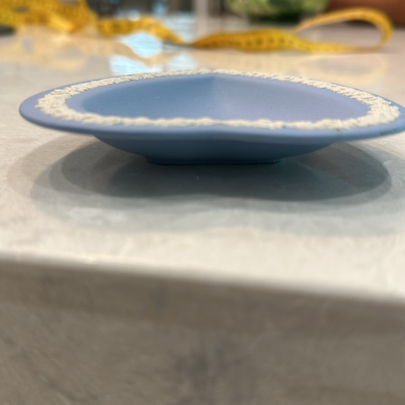 Wedgwood vintage jasperware cornflower blue heart dish. Classical design center - Picture 5 of 7